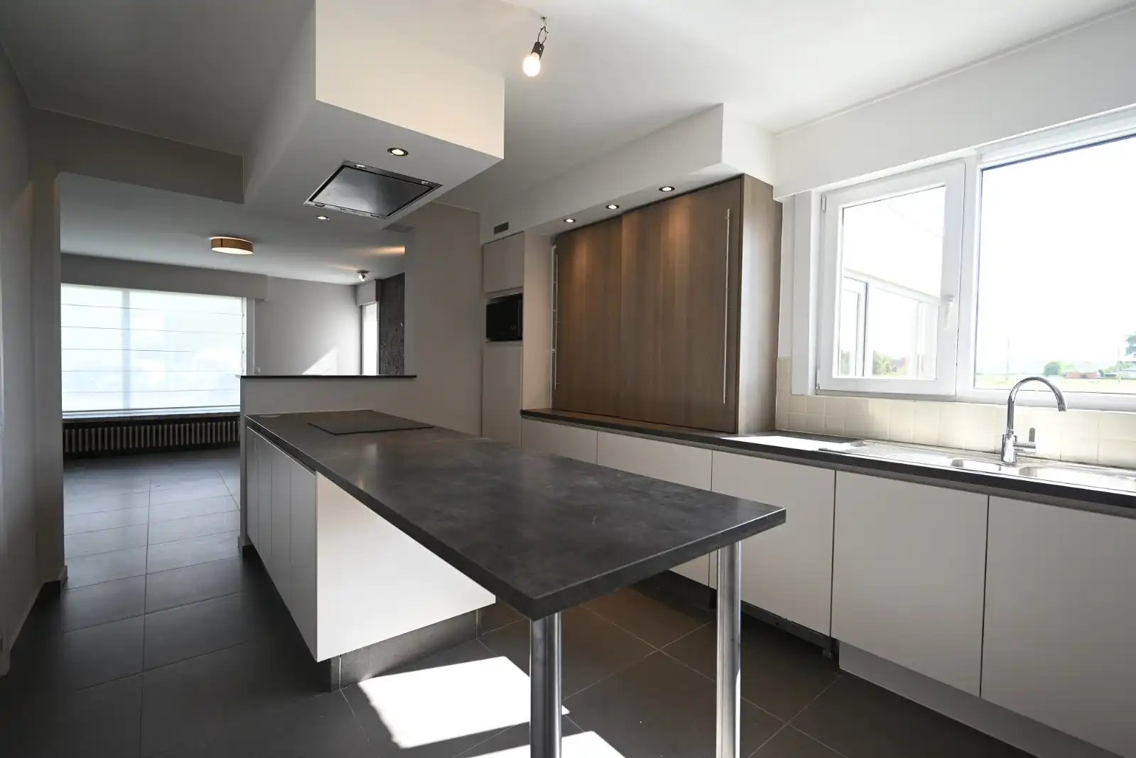 Prachtige vrijstaande bungalow met 3 slaapkamers en ruime tuin! foto 5