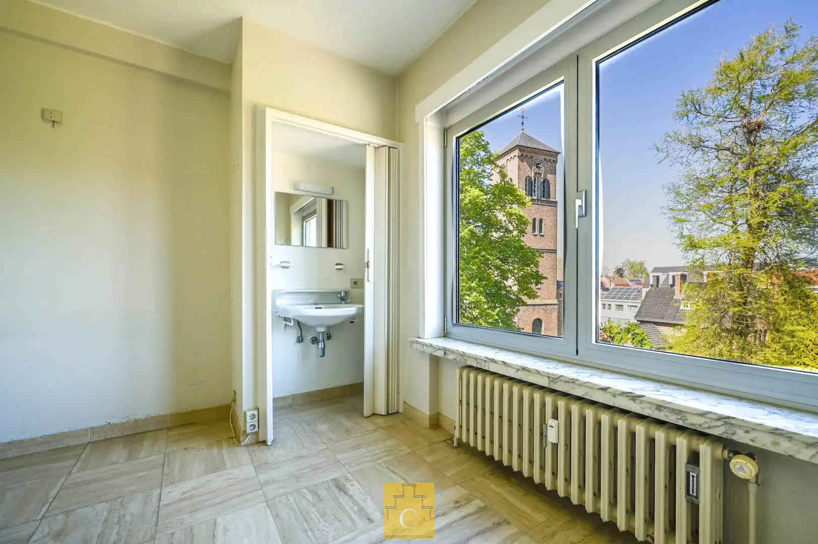 Ruim hoekappartement (155 m2) te Sint-Andries, 3 slaapkamer, terras , lift en garagebox foto 12