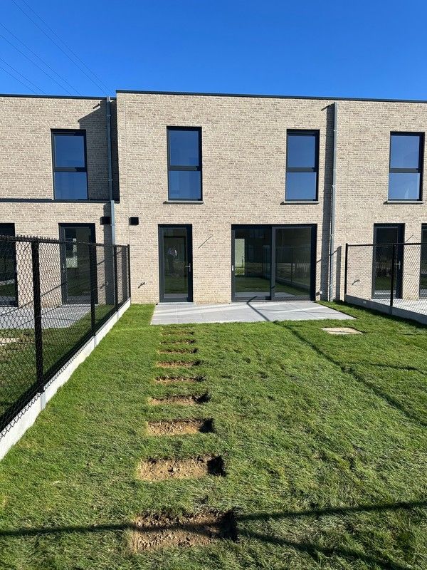 Instapklare nieuwbouwwoning met zonnige tuin te Roeselare foto 2