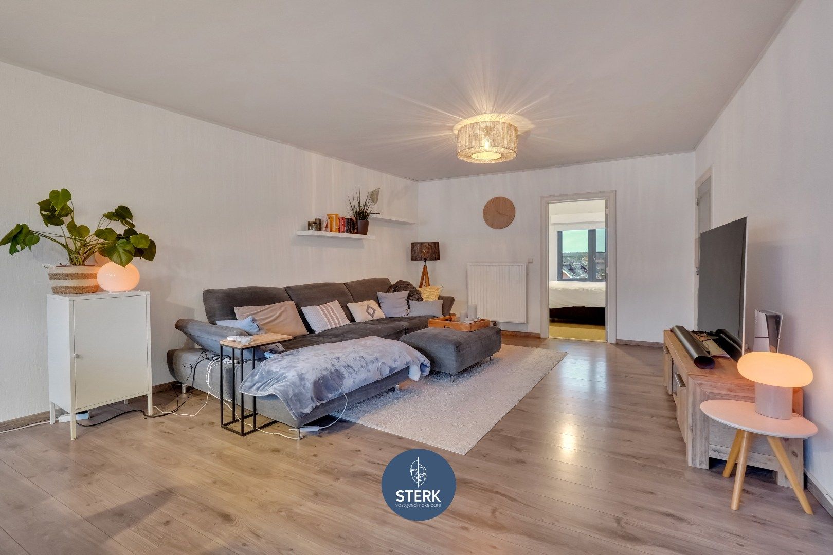 INSTAPKLAAR 2 SLPK-APPARTEMENT OP EEN CENTRALE LOCATIE IN HARTJE LANAKEN !   foto 6