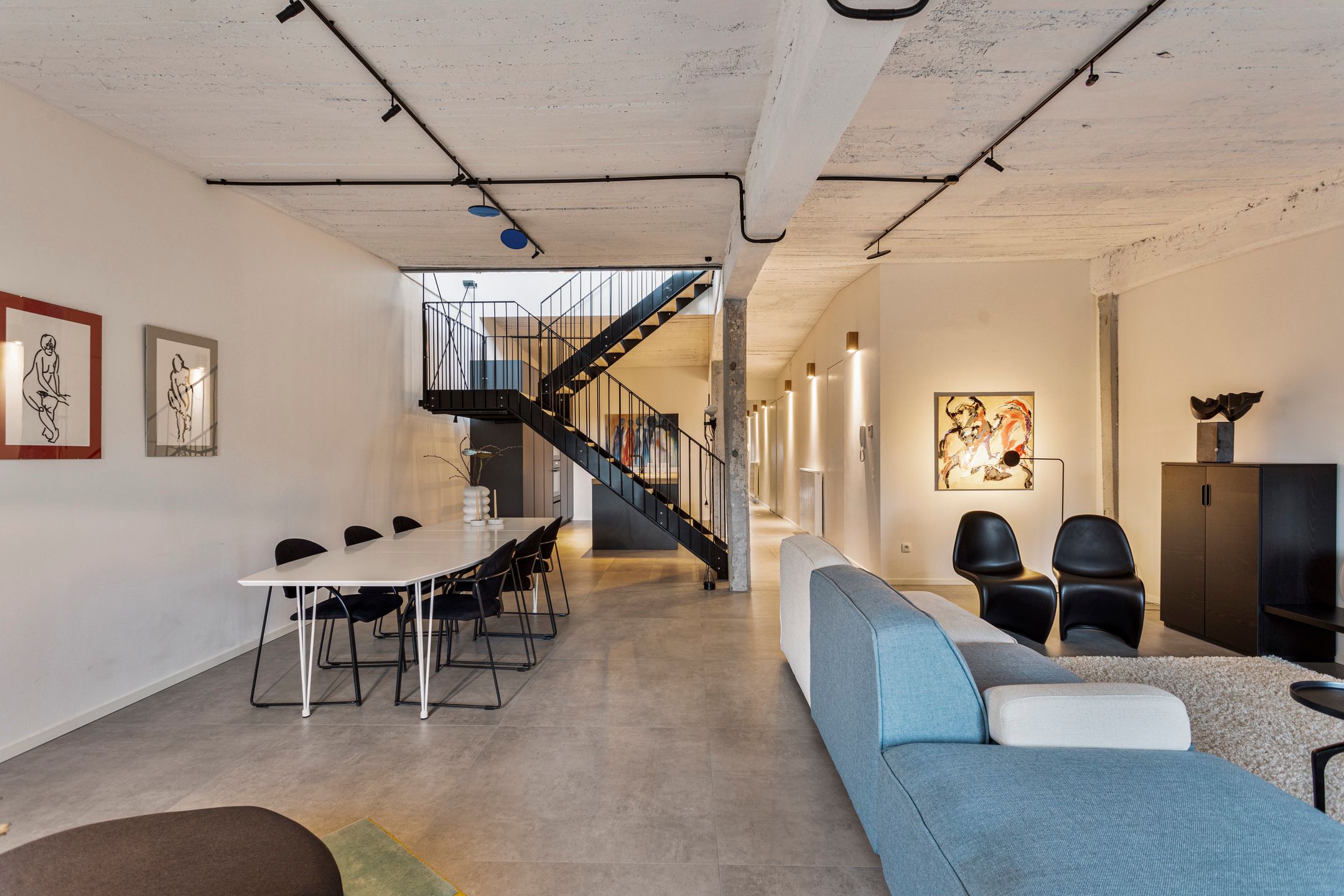 Unieke industriële loft met een slaapkamer. foto 4