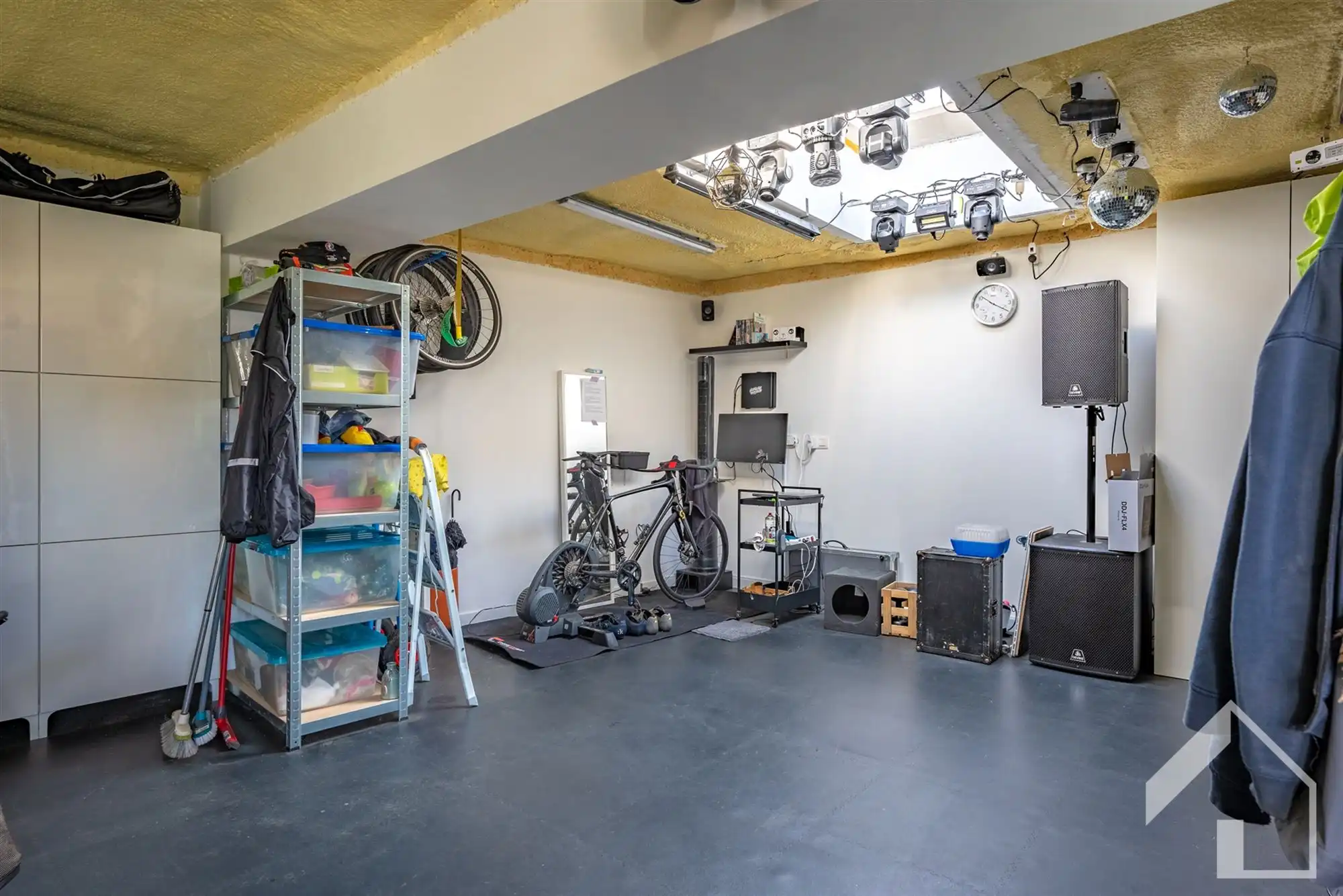 TOTAAL gerenoveerde halfopen bebouwing foto 20