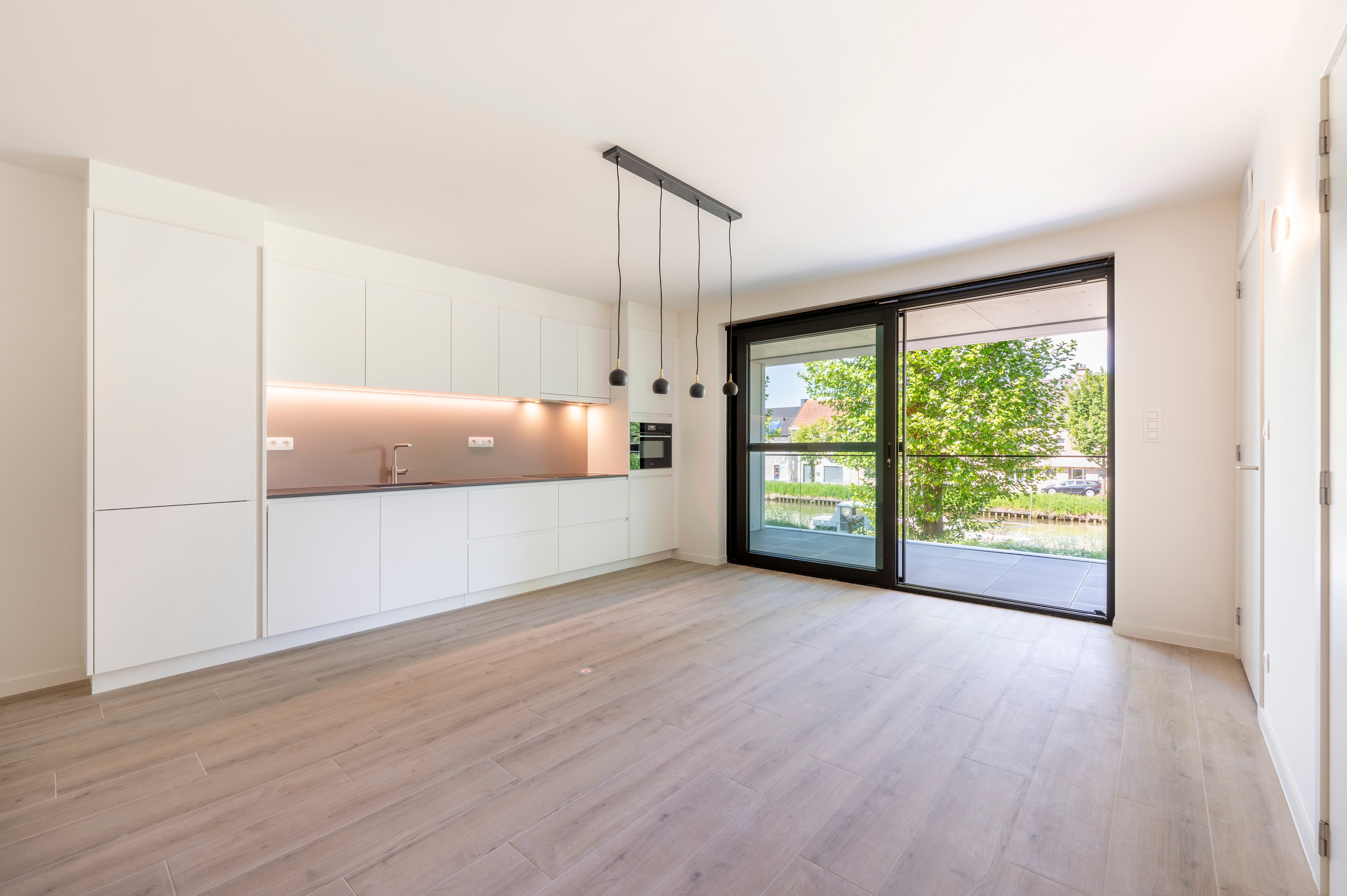 Stijlvol nieuwbouwappartement met uniek zicht op de Vaart van Schoten. foto 2