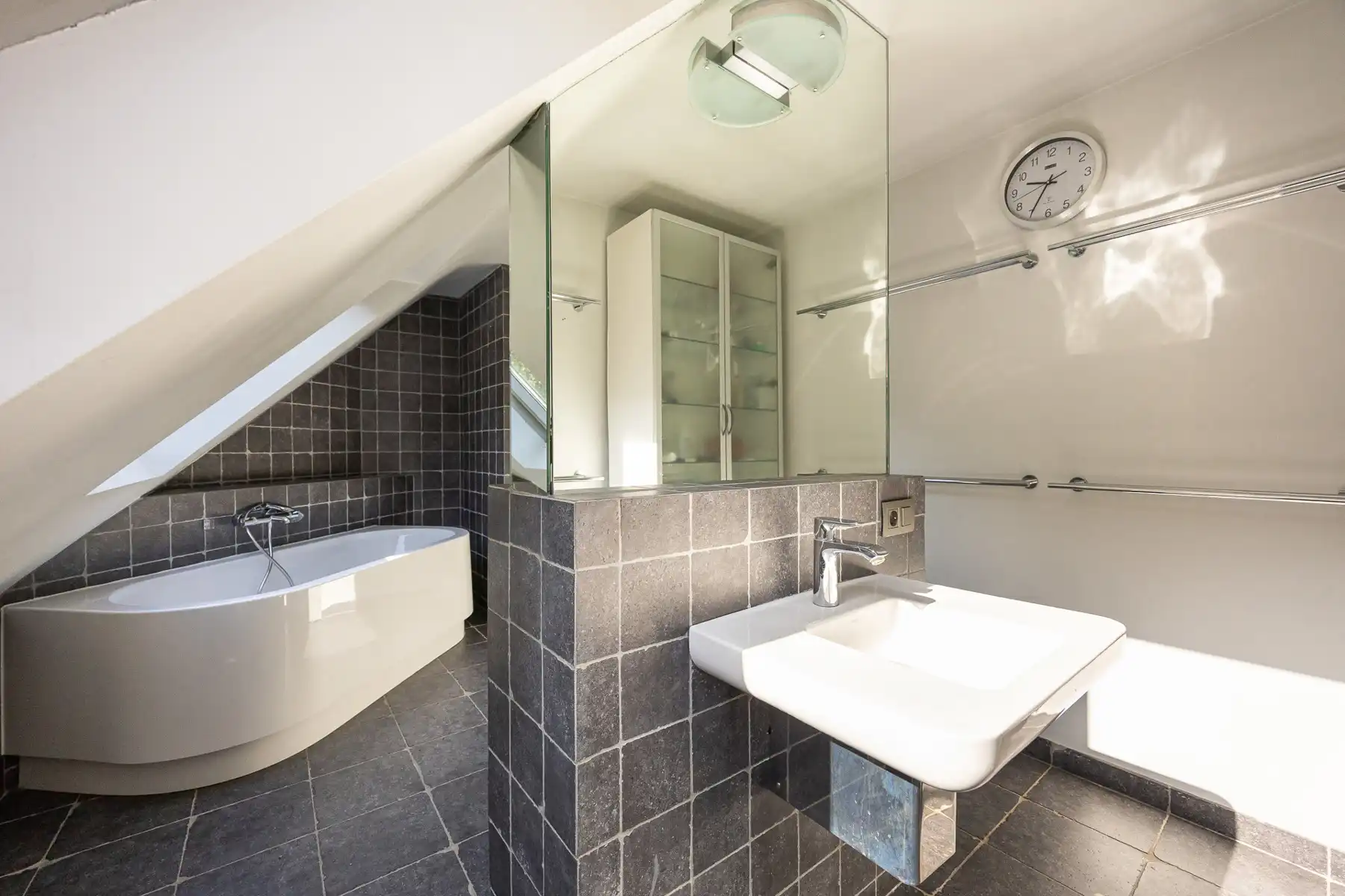 Ruime villa op 2.715 m² in een rustige en groene omgeving foto 22