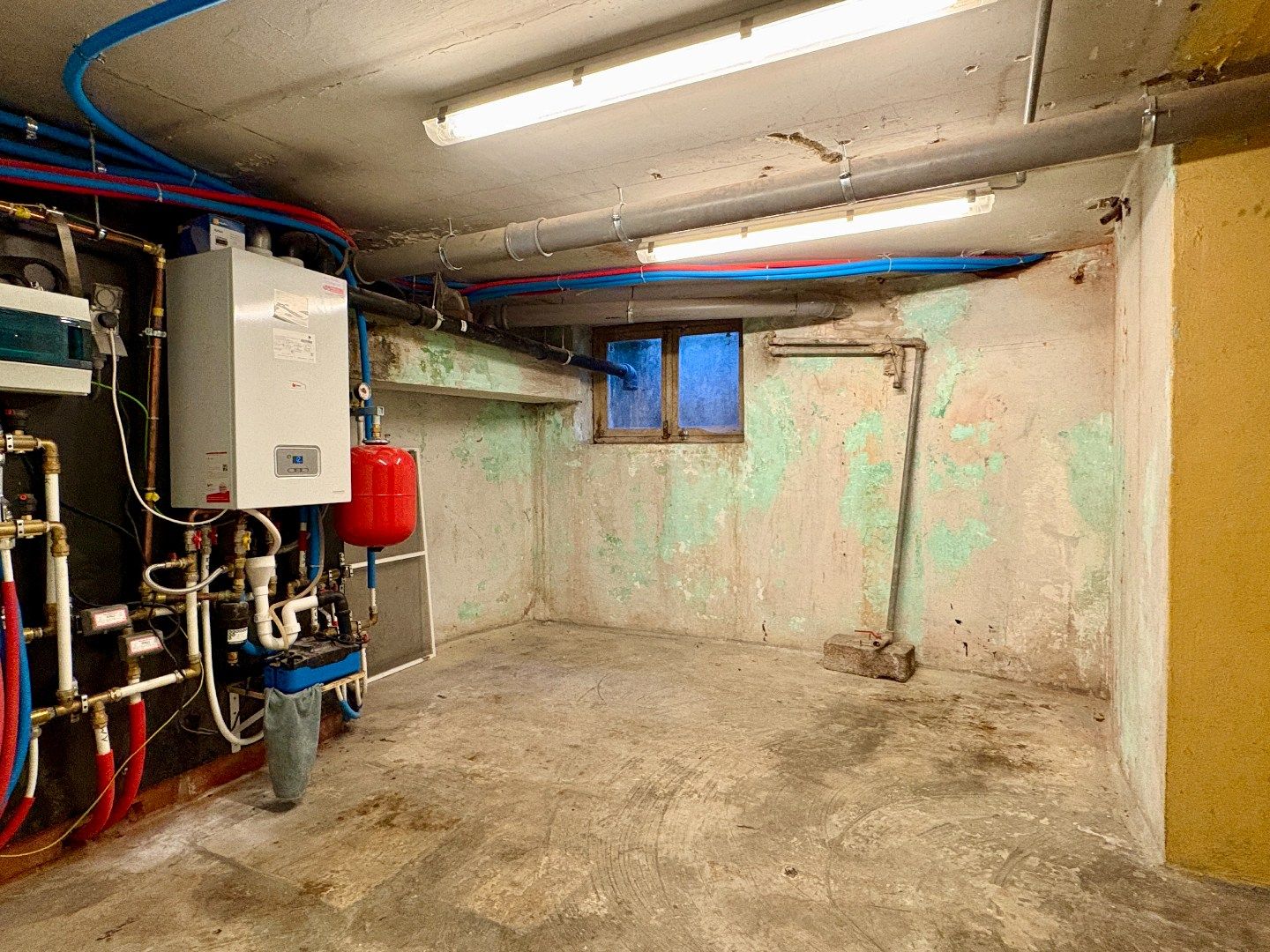 Compleet gerenoveerde woning met tuin en 4 slaapkamers in Tielt. foto 13