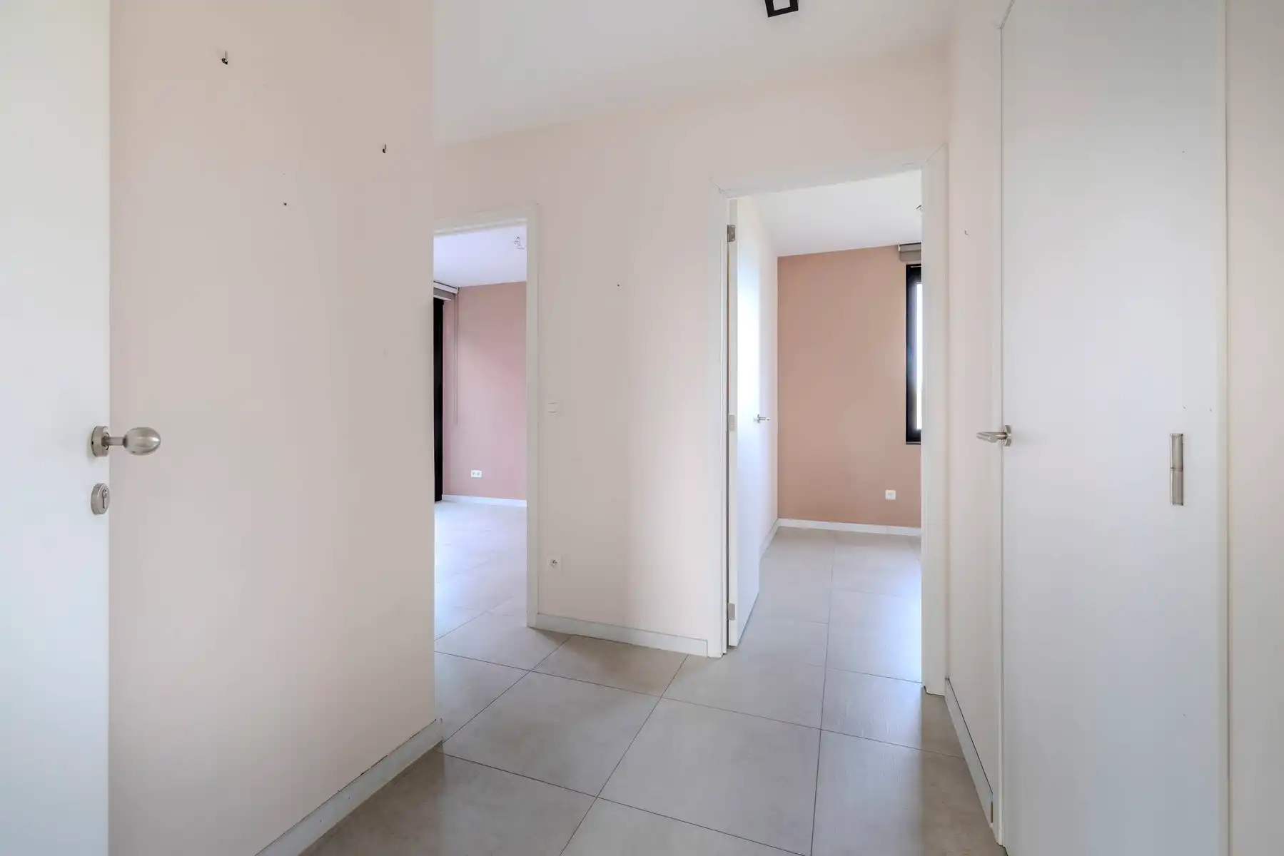 Recent appartement met o.a. 2 slaapkamers en staanplaats foto 14