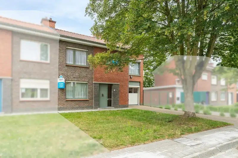 Roeselare : Robuuste halfopen bebouwing op 353 m² met verrassend veel ruimte en zuidgerichte tuin foto 2