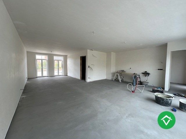 Moderne nieuwbouw tussenwoning met drie slaapkamers en garage in Moere foto 4