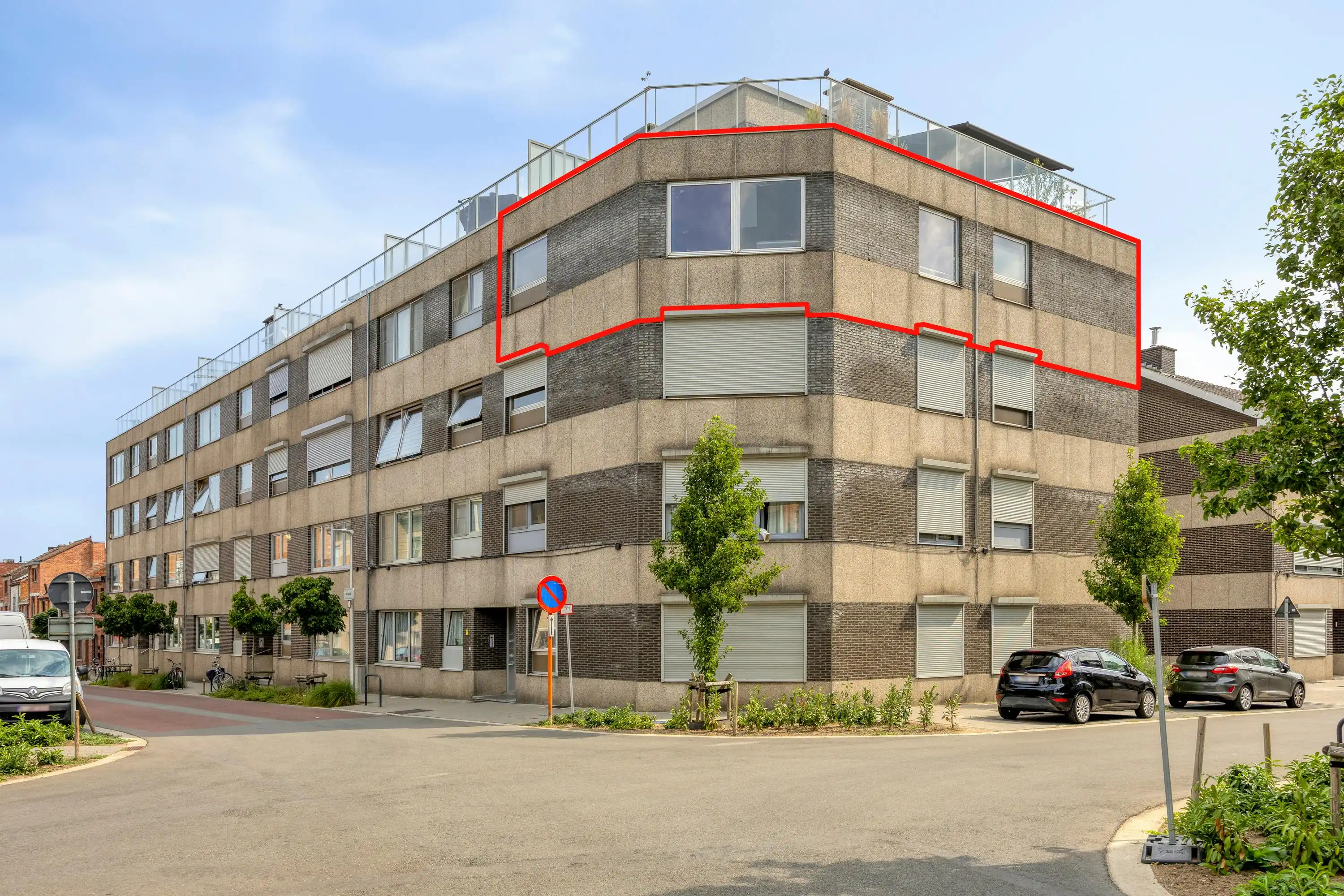 Drie slaapkamer appartement met garagebox en berging in het centrum van Hasselt foto 8