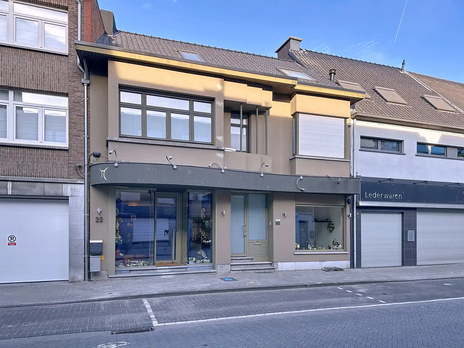 Commercieel pand met uitstekende visibiliteit in centrum Aartselaar foto 6