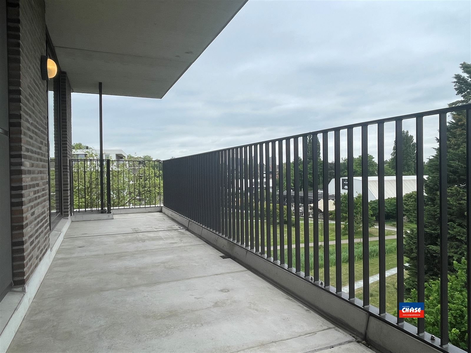 Knap nieuwbouwappartement met 2 slaapkamers, groot terras met prachtig uitzicht en ondergrondse autostaanplaats foto 10