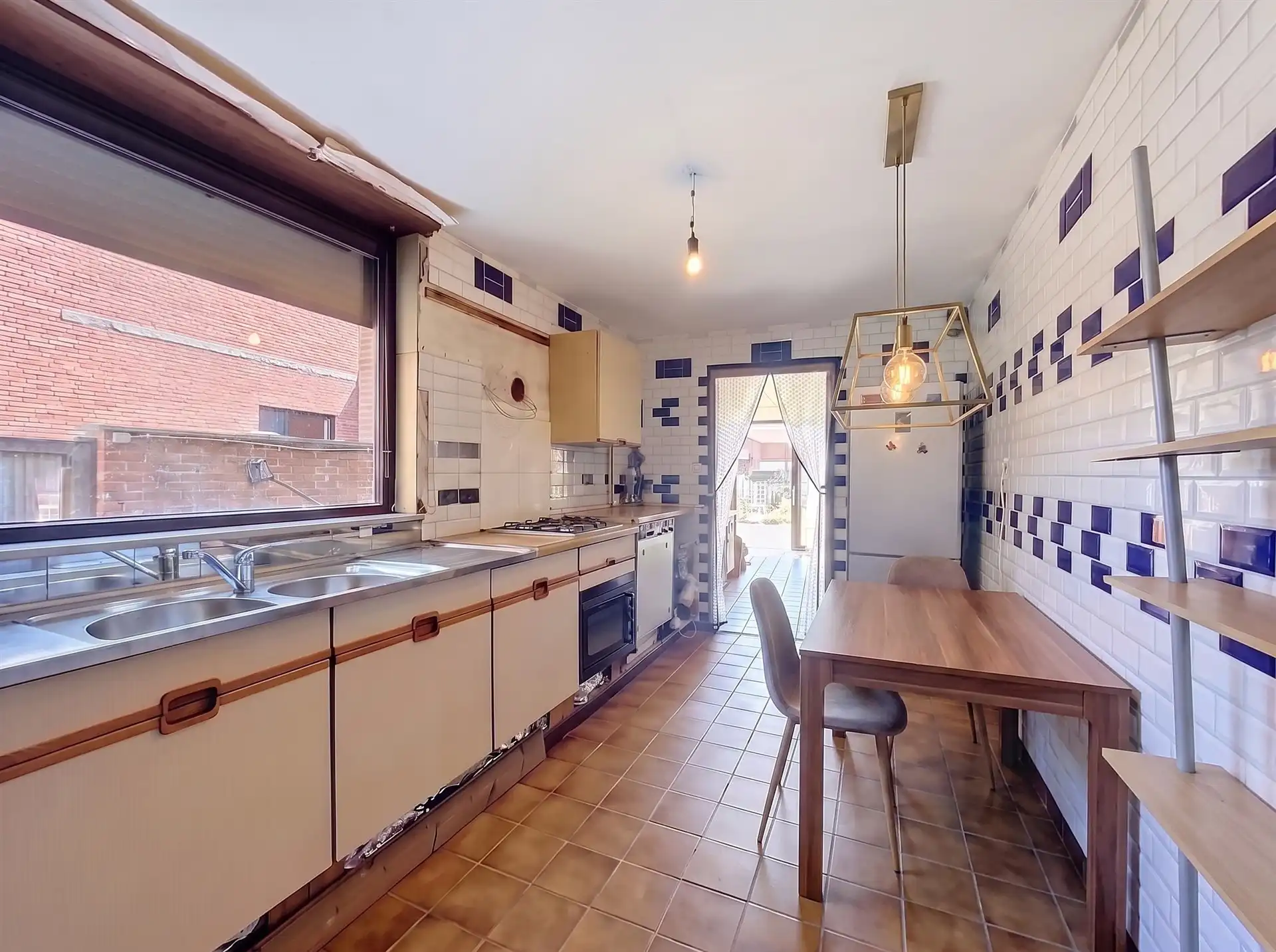 Op te frissen gezinswoning met 4 slaapkamers en tuin! foto 6