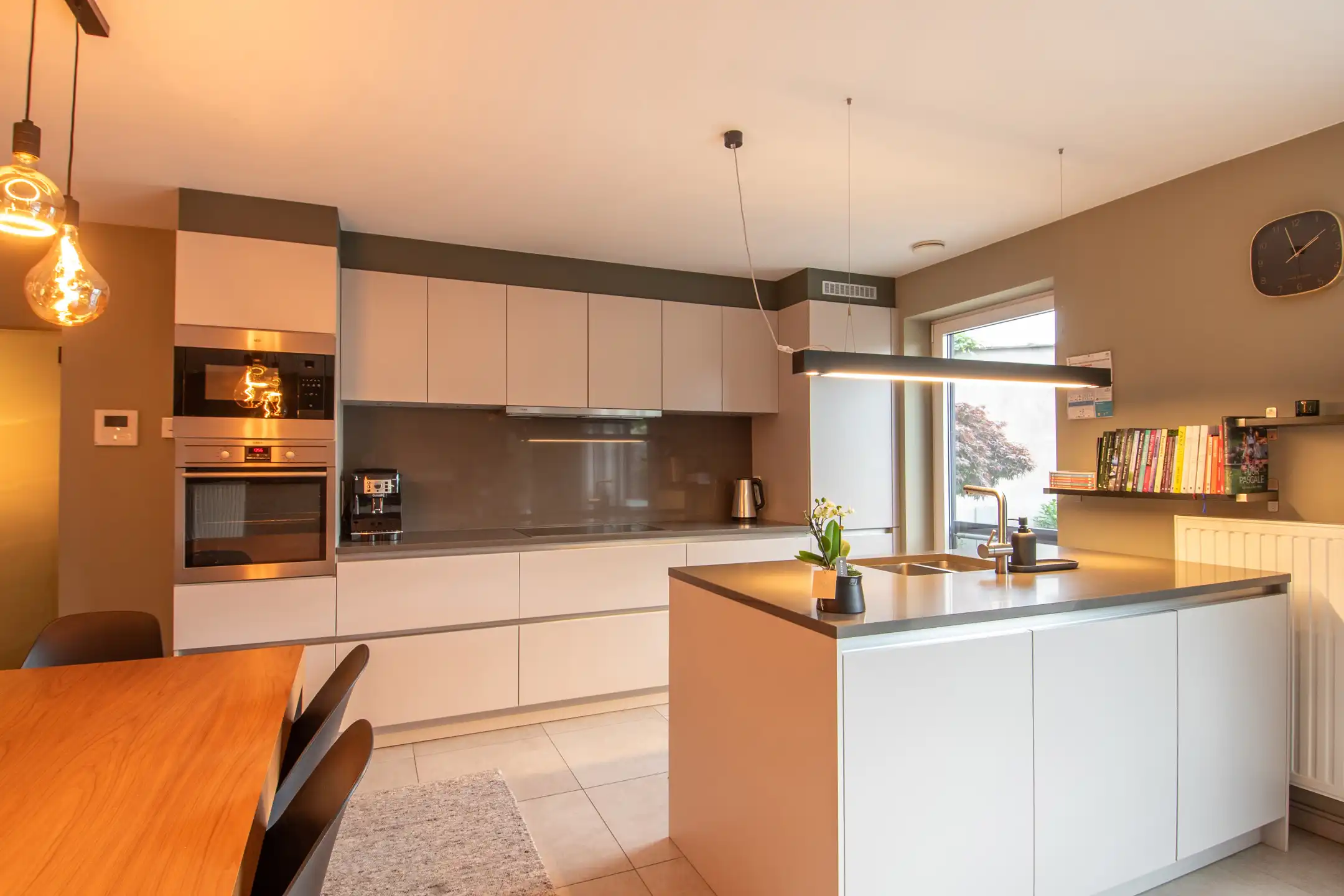 Prachtig GLVLappartement met tuin & 2 autostaanplaatsen foto 8
