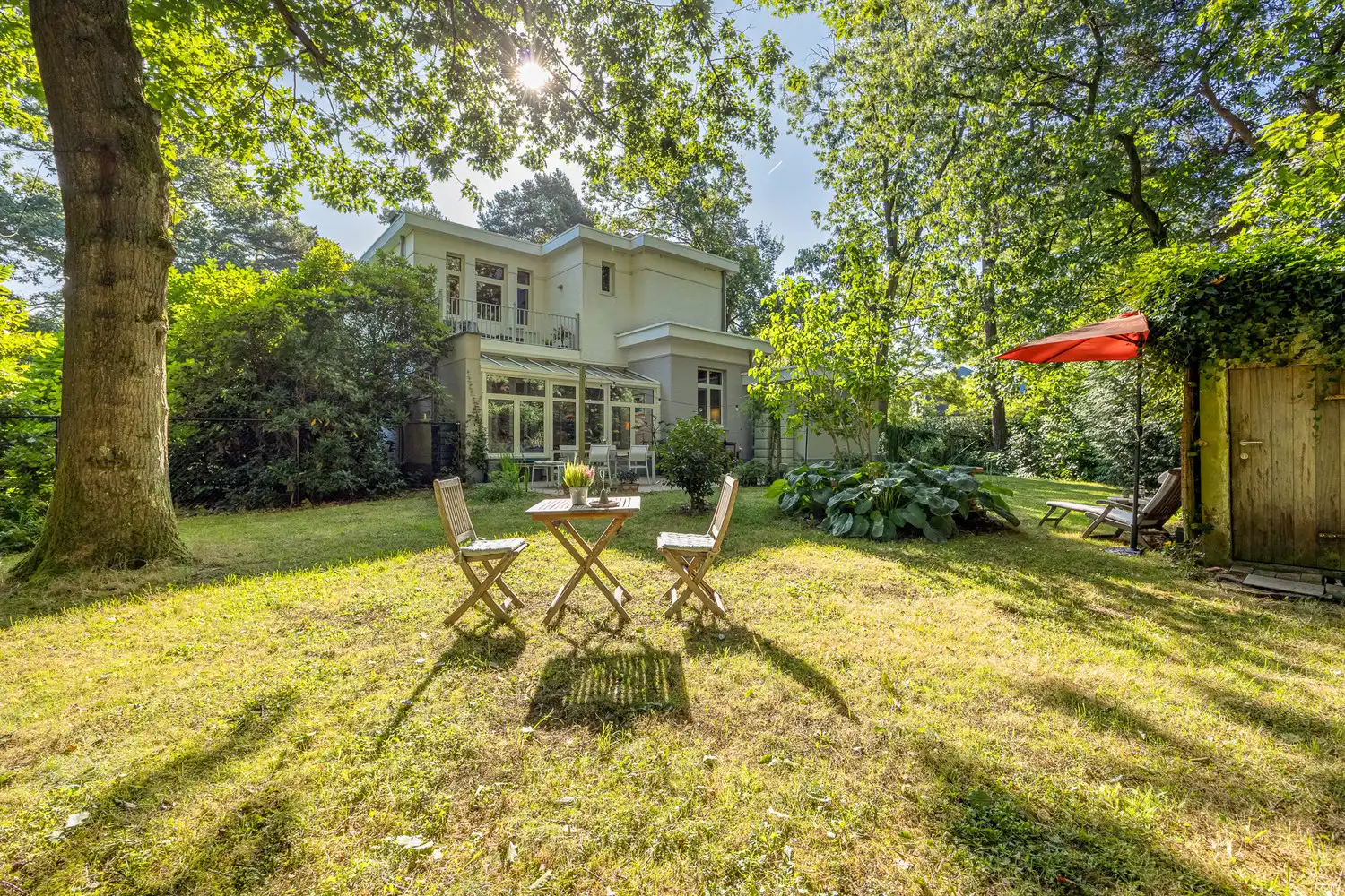 Instapklare en karaktervolle villa op toplocatie, gelegen op een ruim perceel van +-2450m², omgeven door rust, privacy en groen foto 19