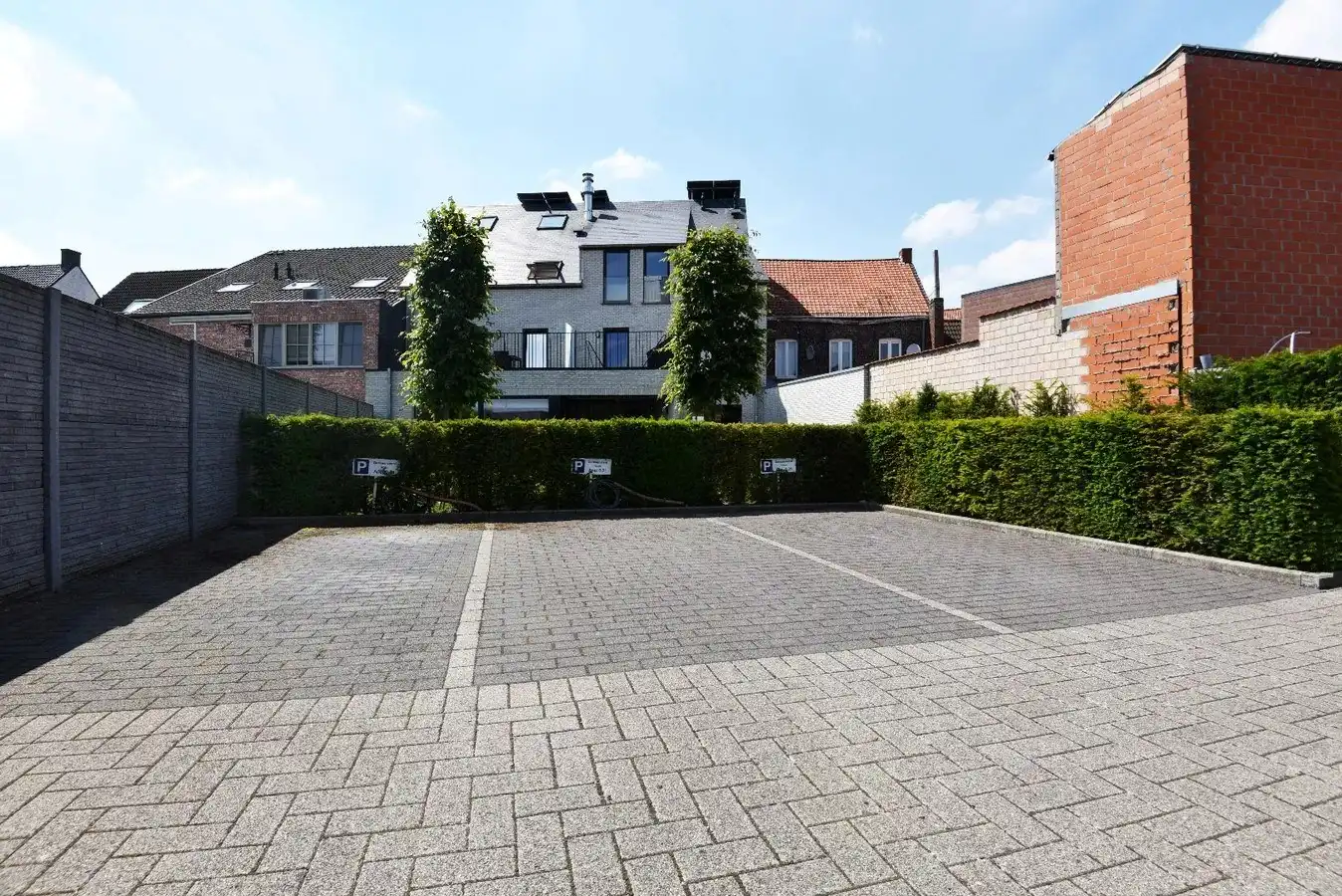 Gelijkvloers appartement met 2 slaapkamers, terras en tuin. foto 11