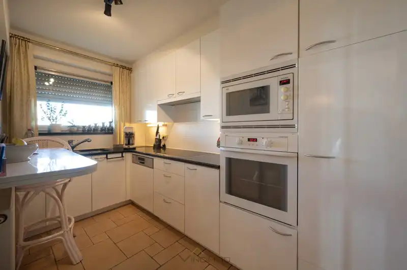 Vincimmo stelt u dit verzorgd gelijkvloers appartement met tuin voor, gelegen vlak bij het casino van Knokke. foto 7