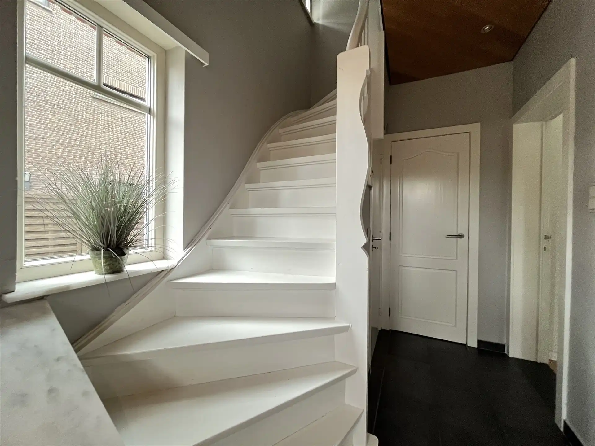 Halfopen bebouwing met garage en tuin foto 7