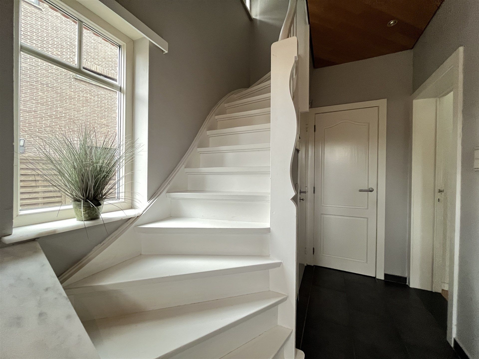 Halfopen bebouwing met garage en tuin foto 7