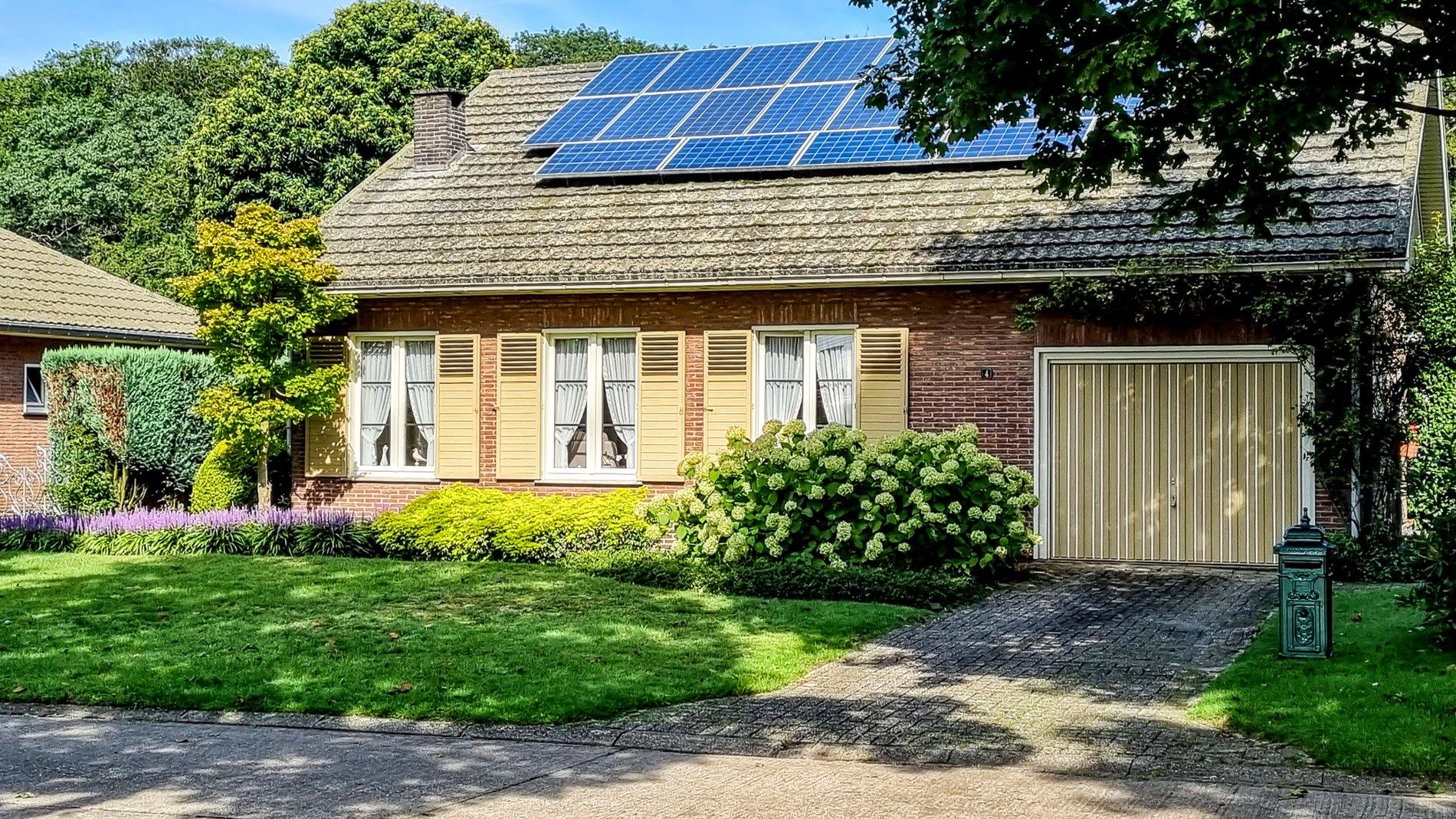 Openstaand huis in doodlopende straat op perceel van 555 m² foto {{pictureIndex}}