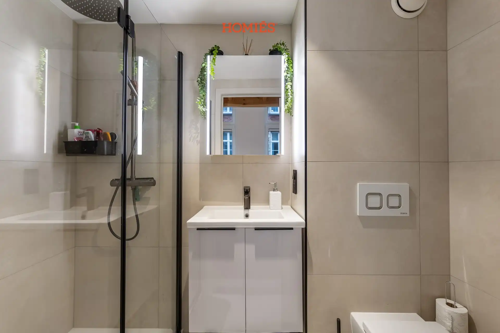 Ruime en verzorgde studentenkamer inclusief privébadkamer foto 4