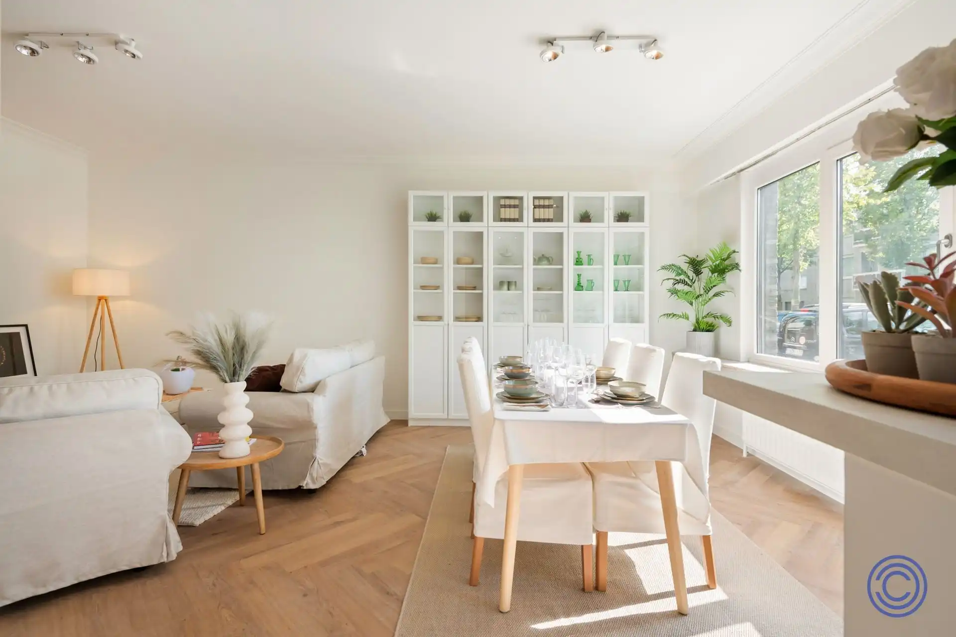 Volledig gerenoveerd 2-slpk appartement met gezellige tuin! foto 14