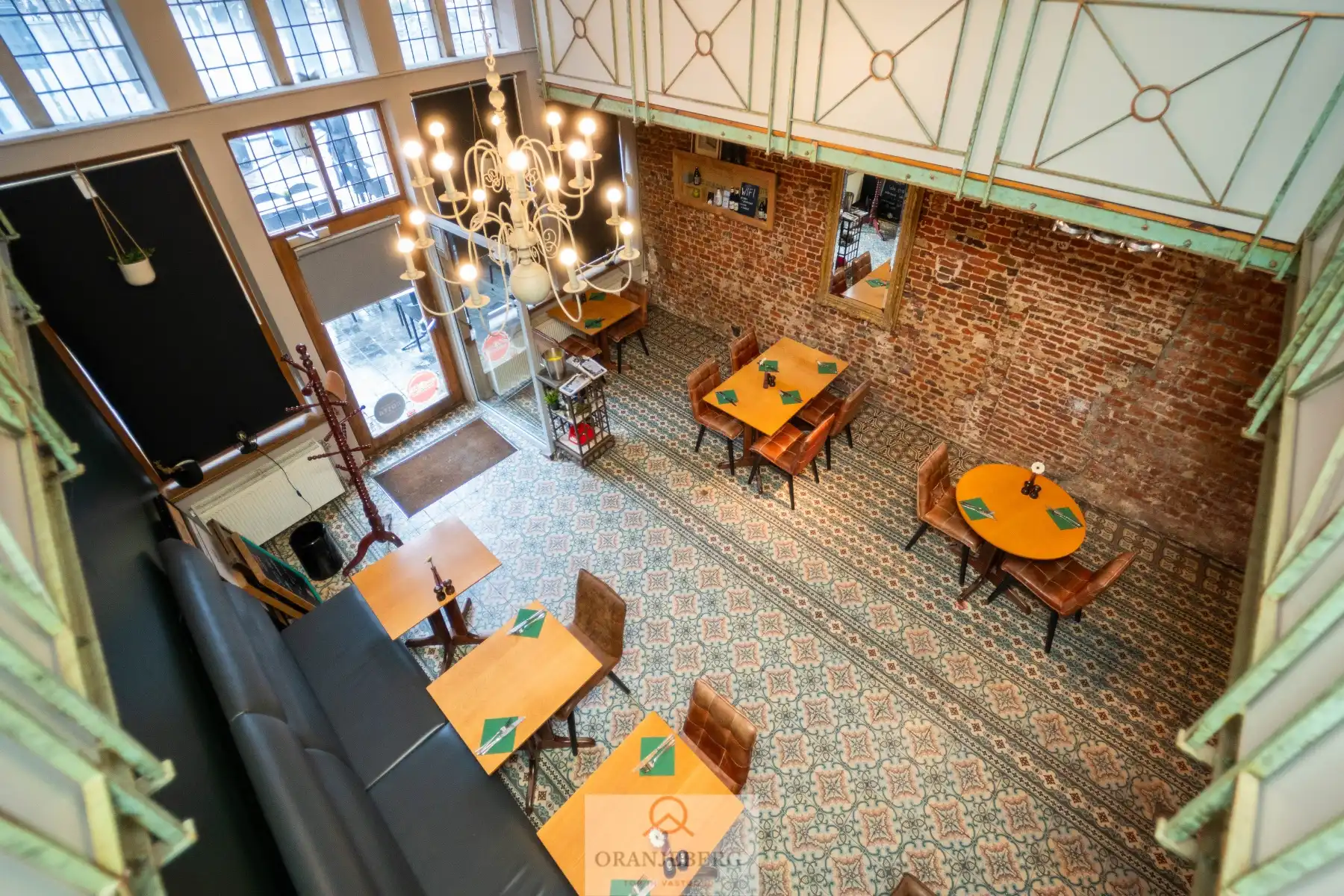 Handelspand in historisch gebouw aan de Vrijdagmarkt foto 3