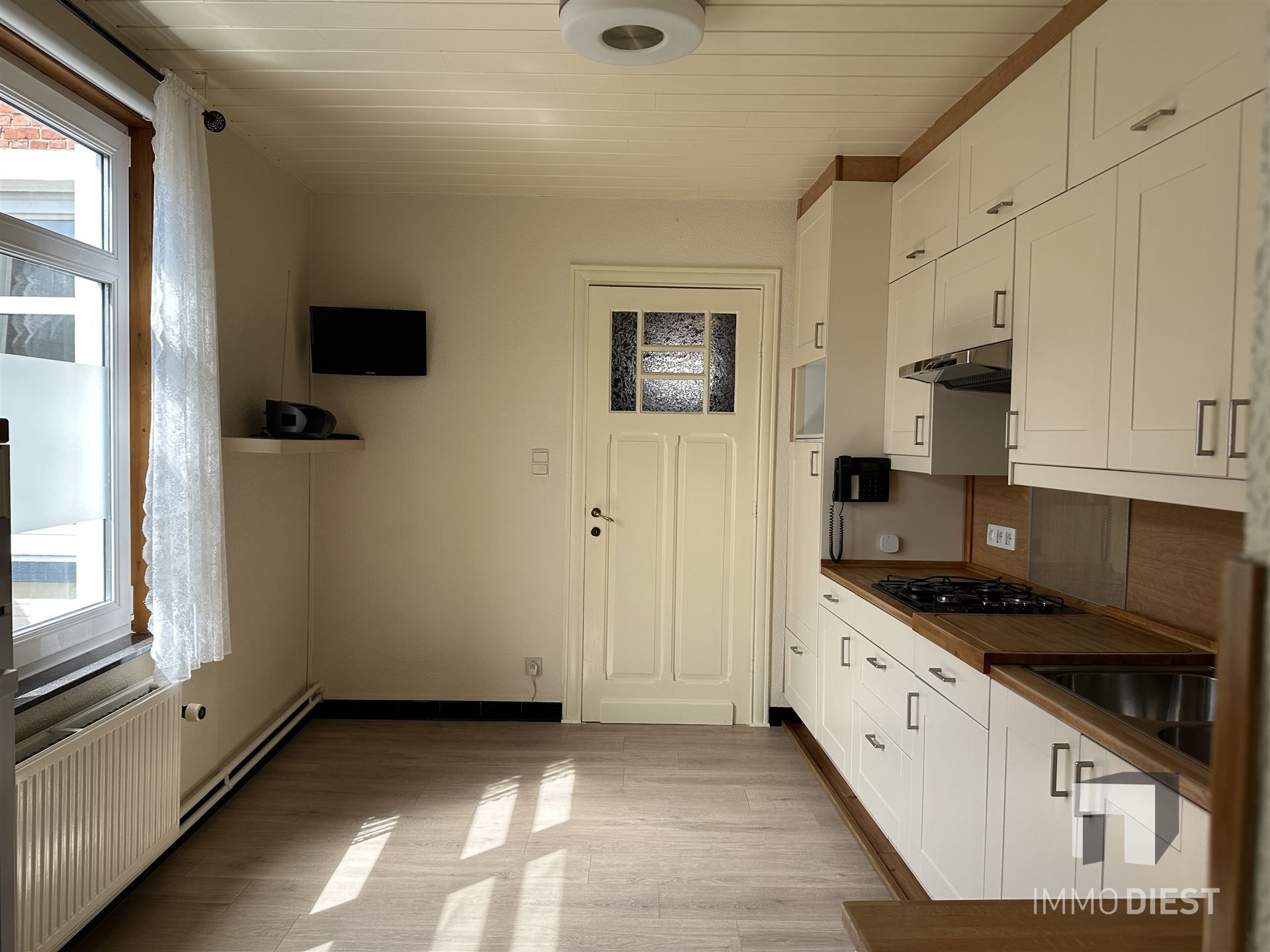 Knappe woning met 3 ruime slaapkamers en mooie tuin - instapklaar foto 4