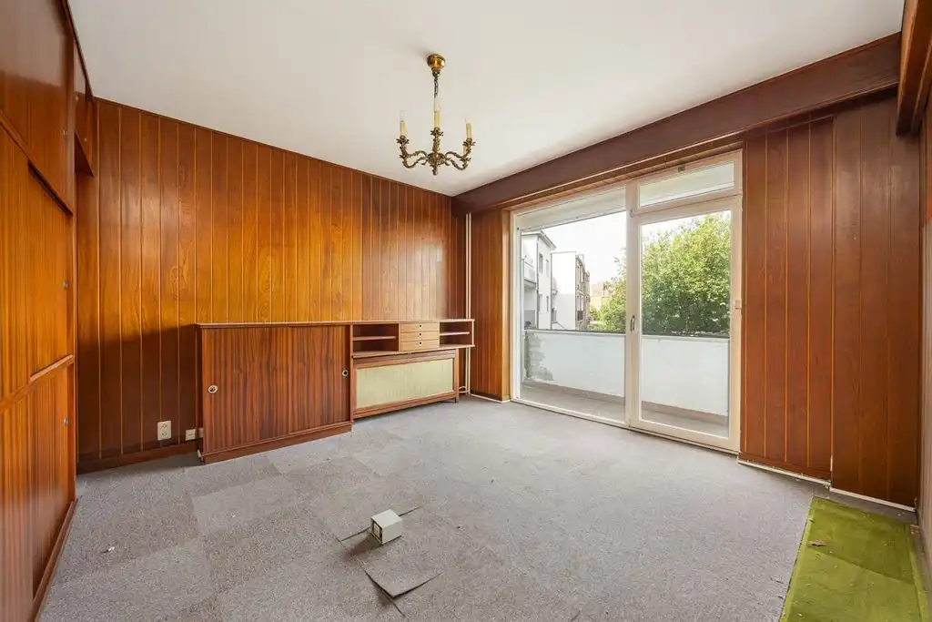 te renoveren appartement met twee slaapkamers foto 10
