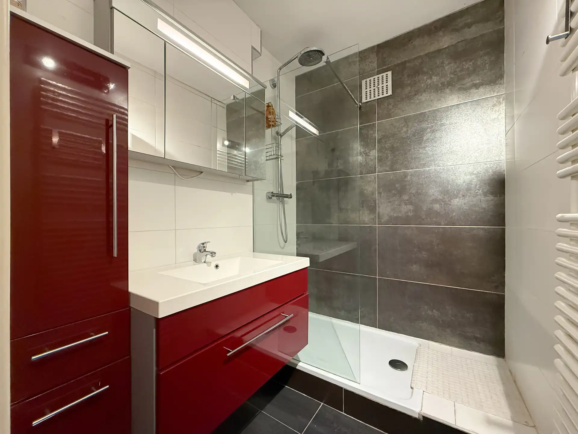 Zonnig appartement met open uitzicht op de Heilig Hartkerk foto 19