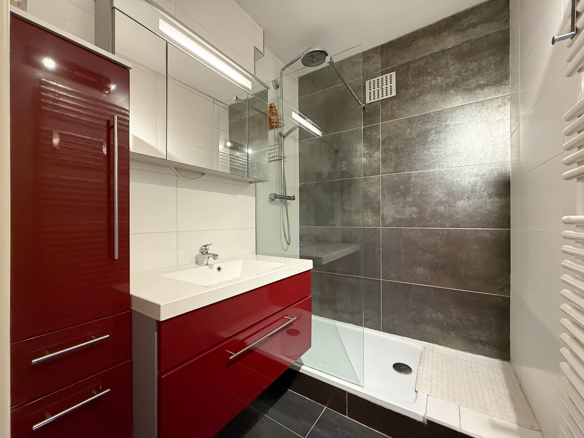 Zonnig appartement met open uitzicht op de Heilig Hartkerk foto 19