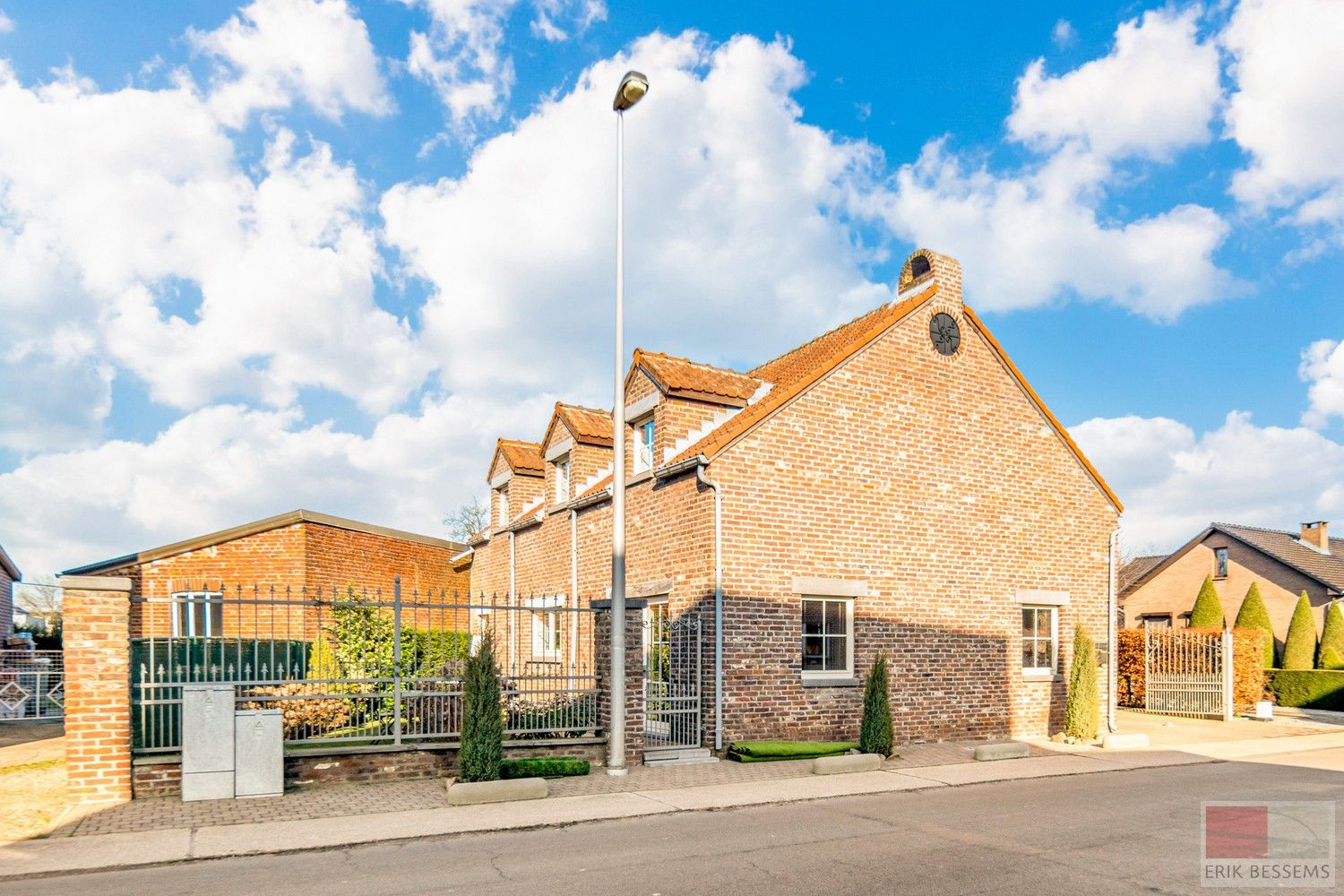 Deze ruime, landelijke en vrijstaande woning, gelegen op een perceel van 786 m², biedt een bewoonbare oppervlakte van circa 214 m². foto 30