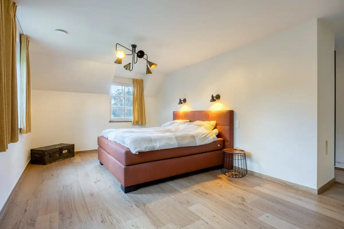 Ruim ingedeelde en kwalitatief afgewerkte villa op een mooi perceel met naastgelegen bouwgrond. foto 16