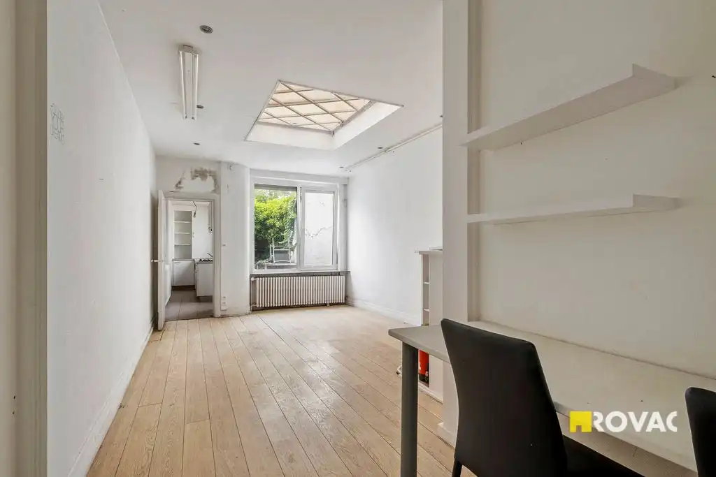 Te renoveren handelspand met woonst in hartje Izegem foto 10