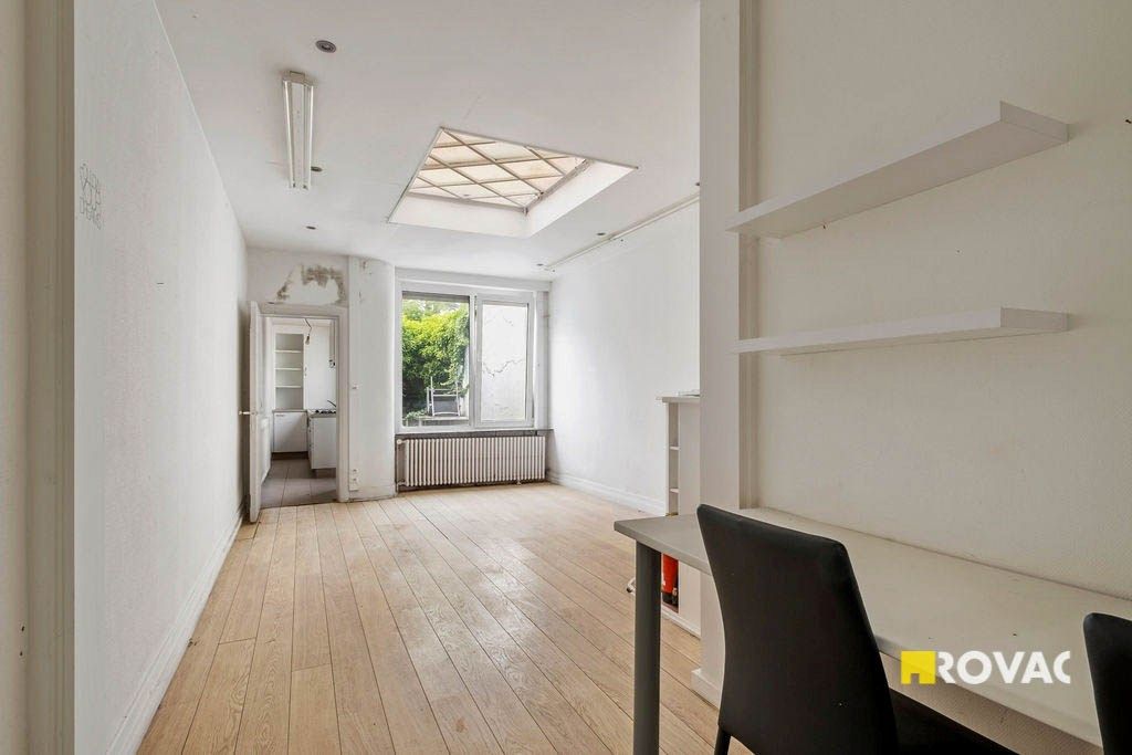 Te renoveren handelspand met woonst in hartje Izegem foto 10