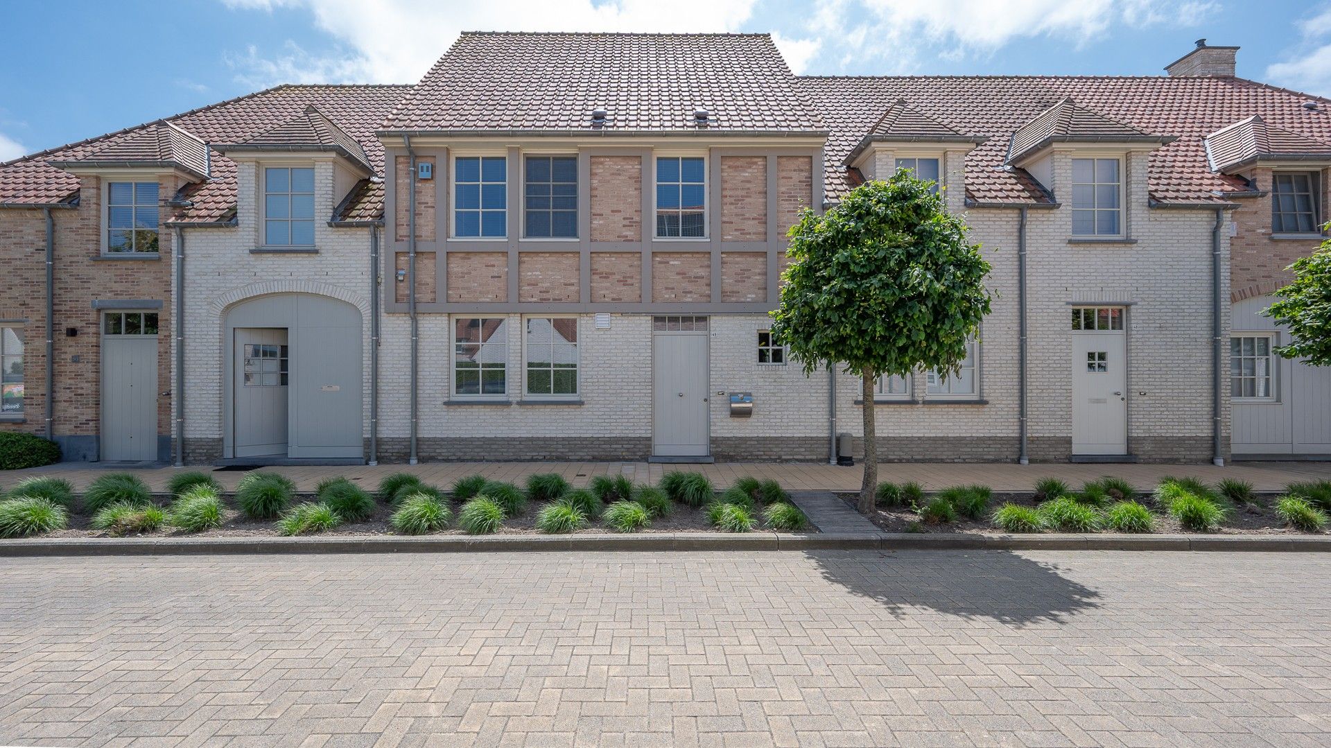Mooie recente woning rustig gelegen in Duinbergen. foto {{pictureIndex}}