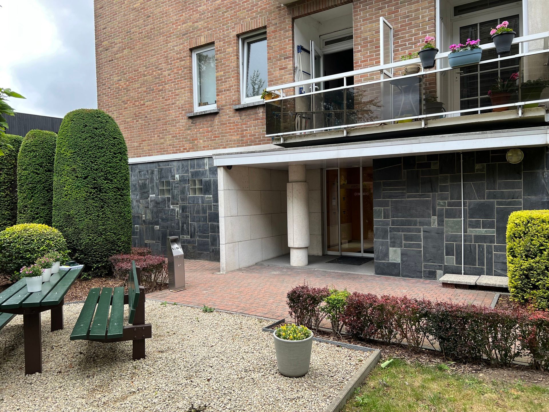 Zeer gunstig gelegen appartement foto {{pictureIndex}}