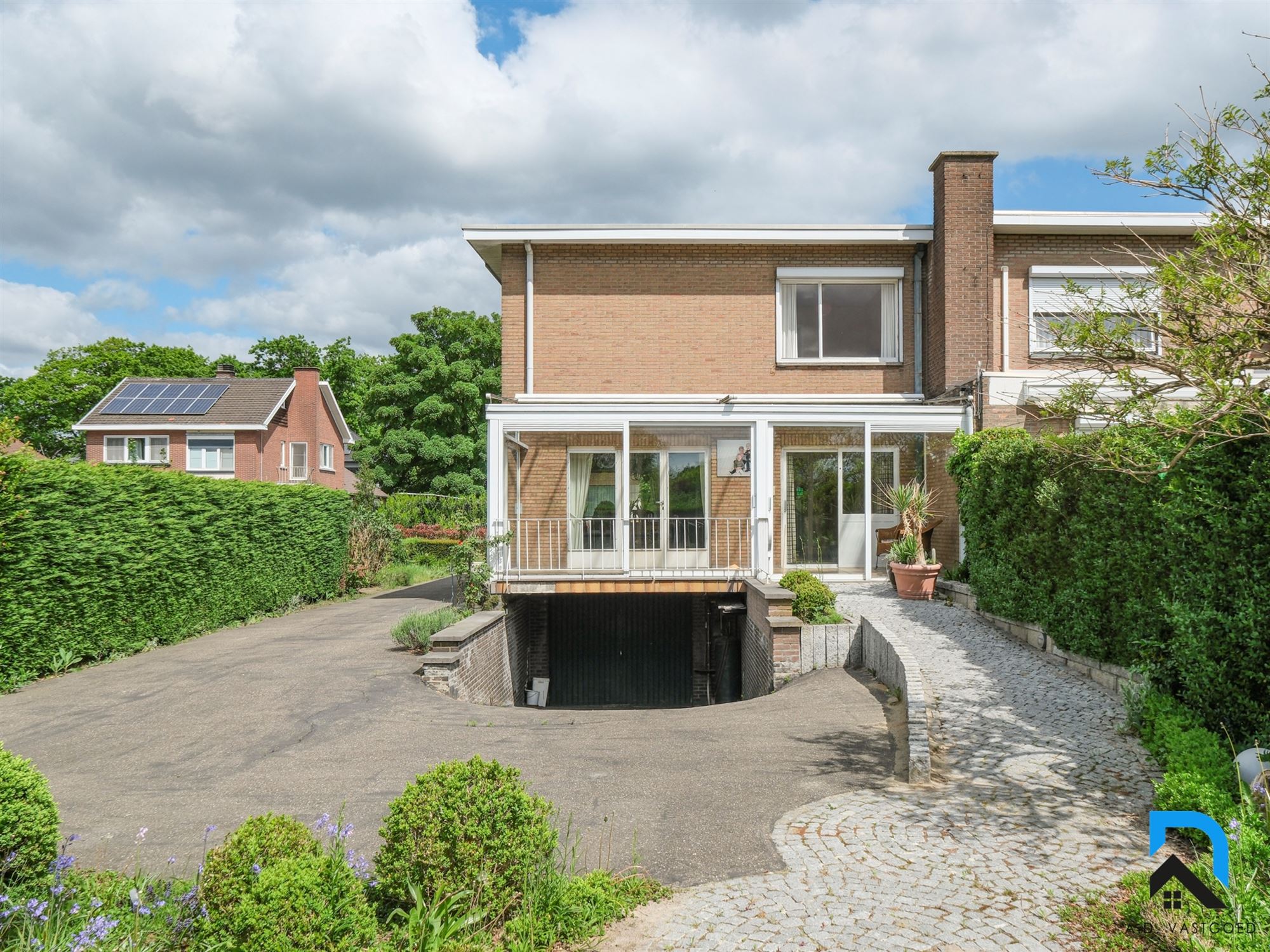 Halfopen bebouwing met tuin op toplocatie foto 25