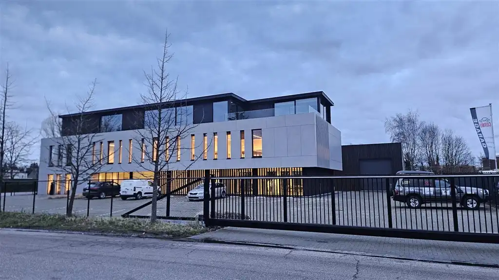 Semi-industrieel bedrijfsgebouw op toplocatie foto 2