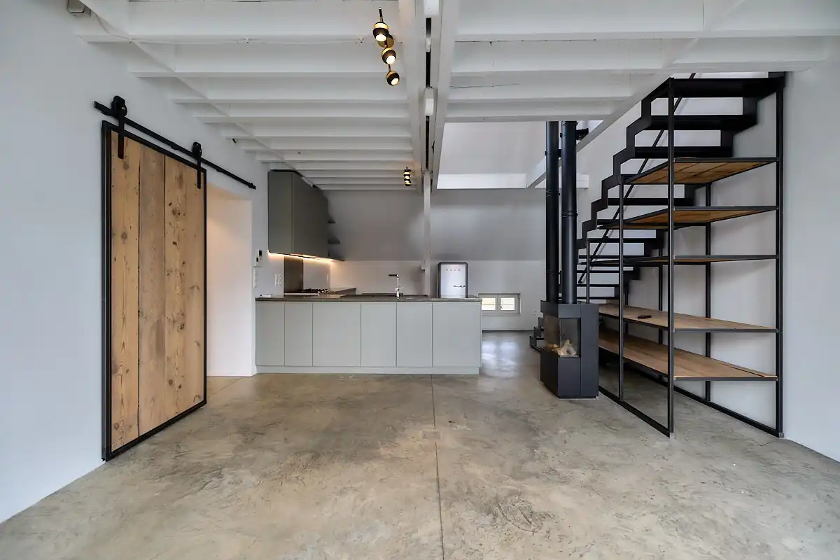 Exceptioneel en luxueus gerenoveerd 19e eeuws duplex dakappartement midden in de binnenstad. foto 4