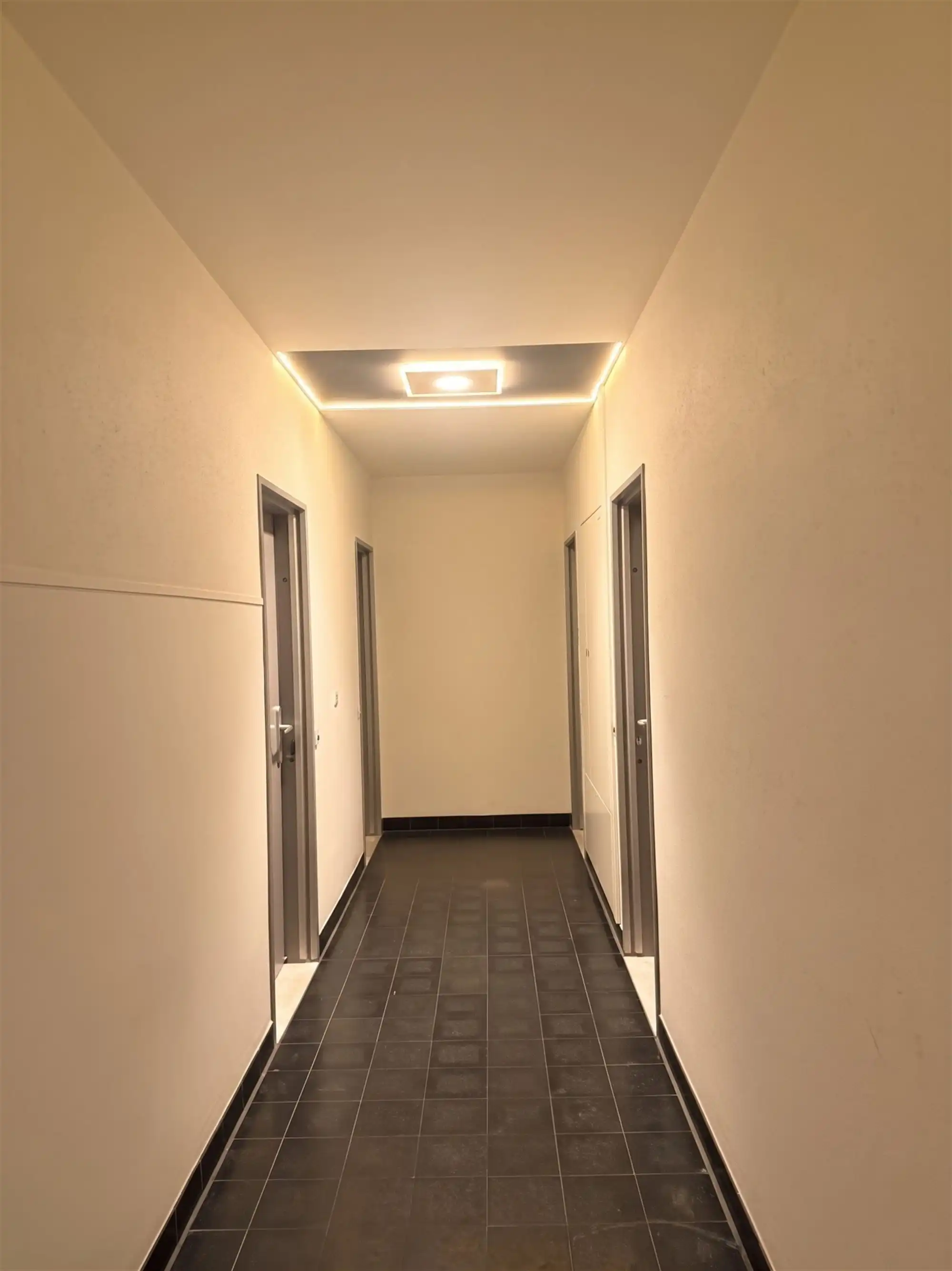 Op te frissen lichtrijke studio op toplocatie foto 13
