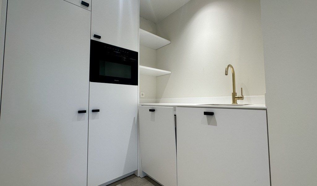 Stijlvol handelspand te huur langs Kortrijksesteenweg in Sint-Martens-Latem foto 10