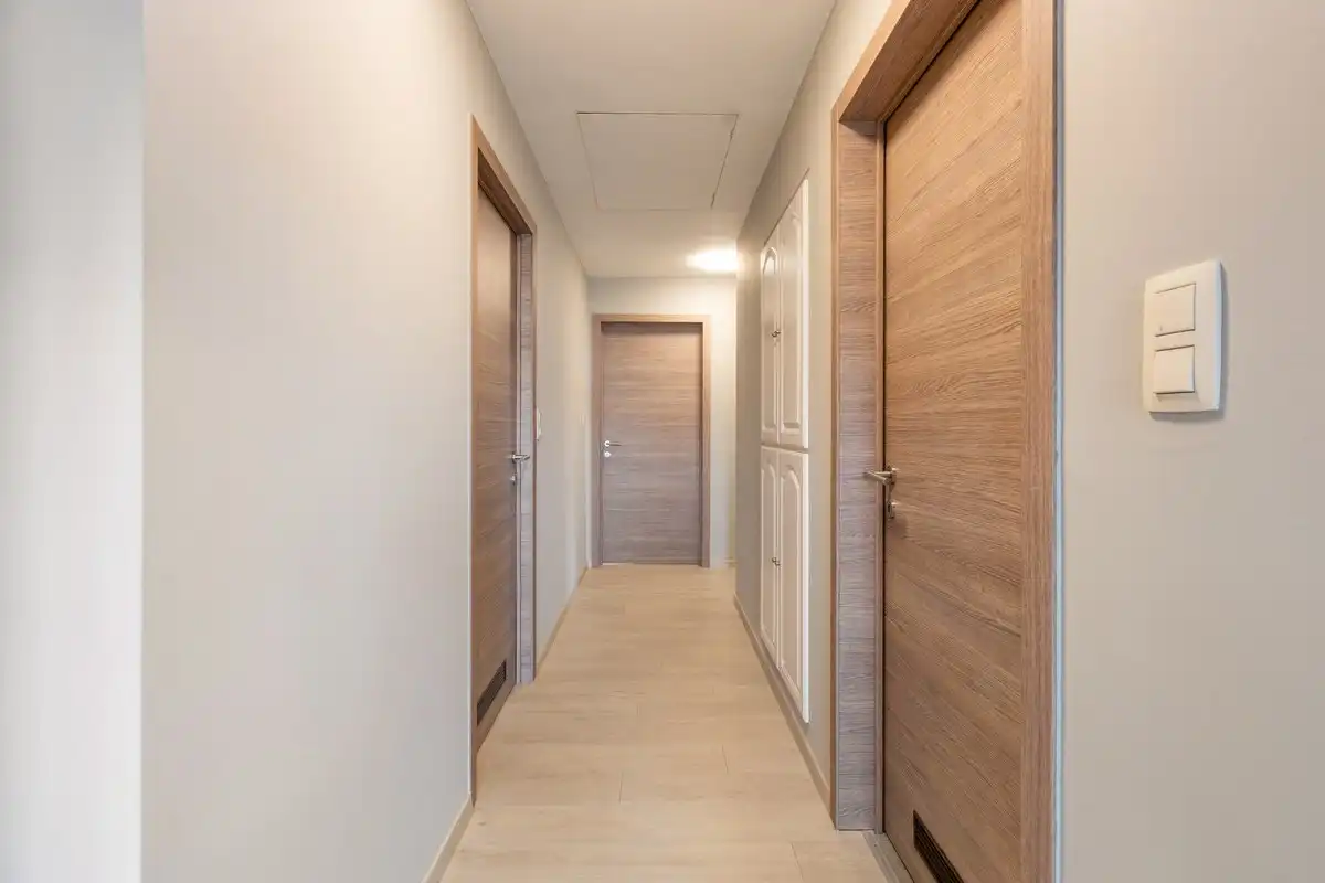 Instapklare villa met 3 slaapkamers, kantoor en garages foto 21