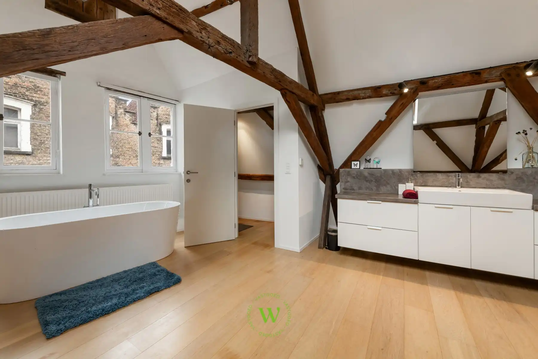 Karaktervolle bel-étagewoning op een toplocatie in Brugge. foto 21
