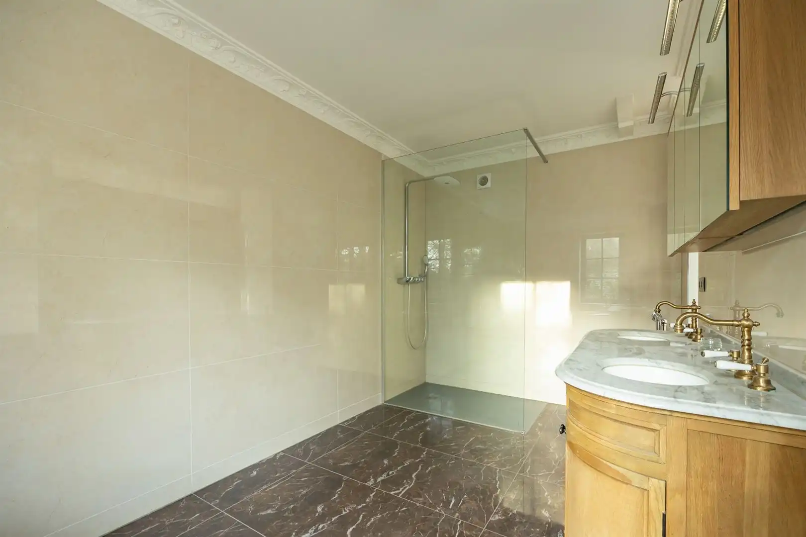 State-of-the-art villa tussen eeuwenoude bomen foto 19