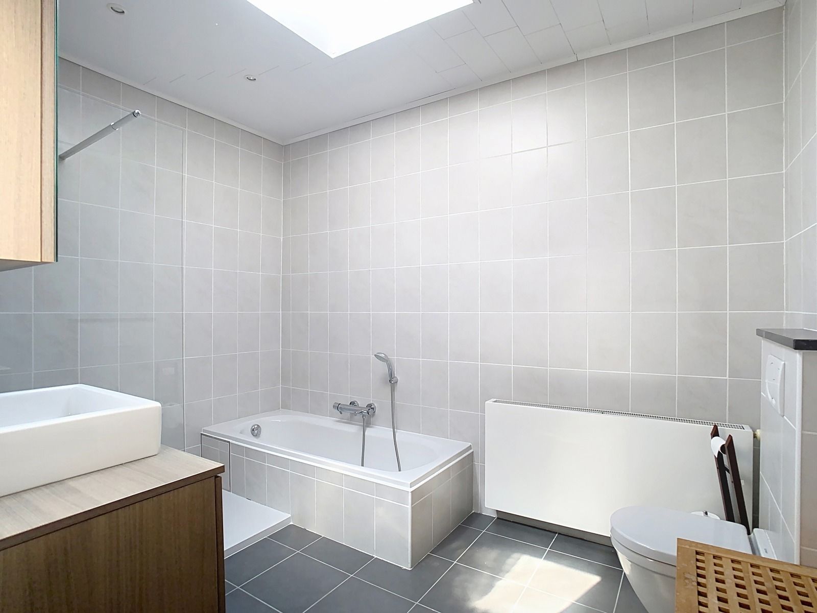 Rustig gelegen, charmante én instapklare woning met 2 SLPK! foto 8