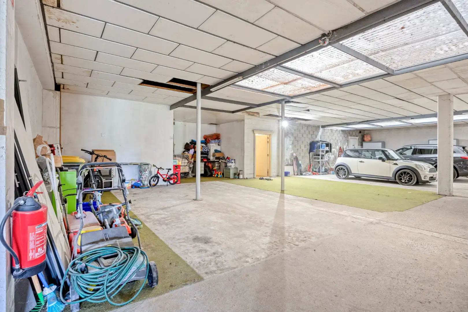 Ruim gelijkvloers appartement met 3 SLPKS, tuin en twee overdekte staanplaatsen !  foto 20