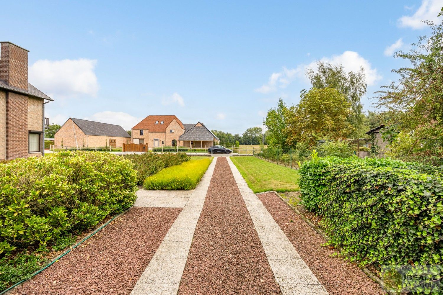 PRACHTIG GELEGEN BOUWGROND AAN DE RAND VAN SINT-HUIBRECHTS-LILLE! – Zeer mooi gelegen perceel met een oppervlakte van 6a 32ca! Zeer geschikt voor kandidaten die hun eigen droomwoning willen realiseren op deze prachtige plek, omgeven door natuur! Dit mooie perceel stelt u in staat vrij te wonen in het groen op fietsafstand van het centrum van Neerpelt! foto 3