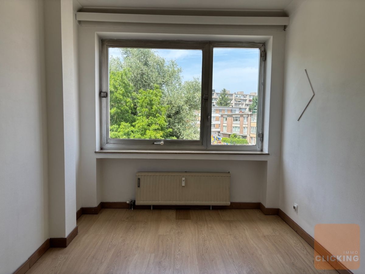 Lichtrijk 2 slaapkamer appartement met terras foto 12