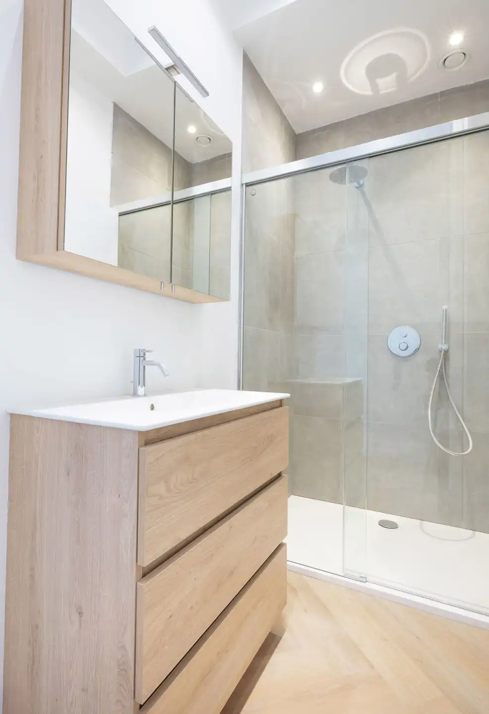 ST-GILLIS Wijkcharme, comfort van 1 gerenoveerd appartement foto 11