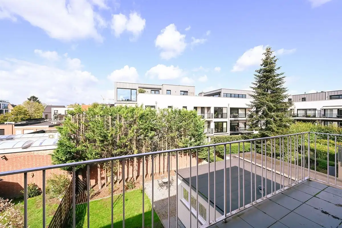 Lichtrijk te renoveren hoekappartement in hartje Brasschaat foto 26